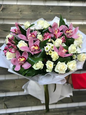 Букет цветов из: Розы и Хризантемы в Копанской