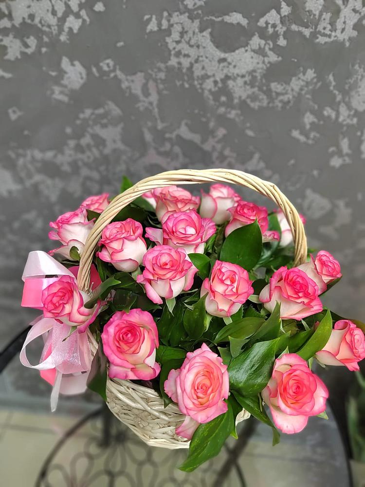Цветочная композиция из Розы в корзине в Копанской