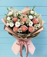 Букет цветов из:  Розы, Альстромерии и Лизиантусы #REPLACE_PRED# Копанской