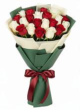 Букет Микс из красных и белых роз в Копанской