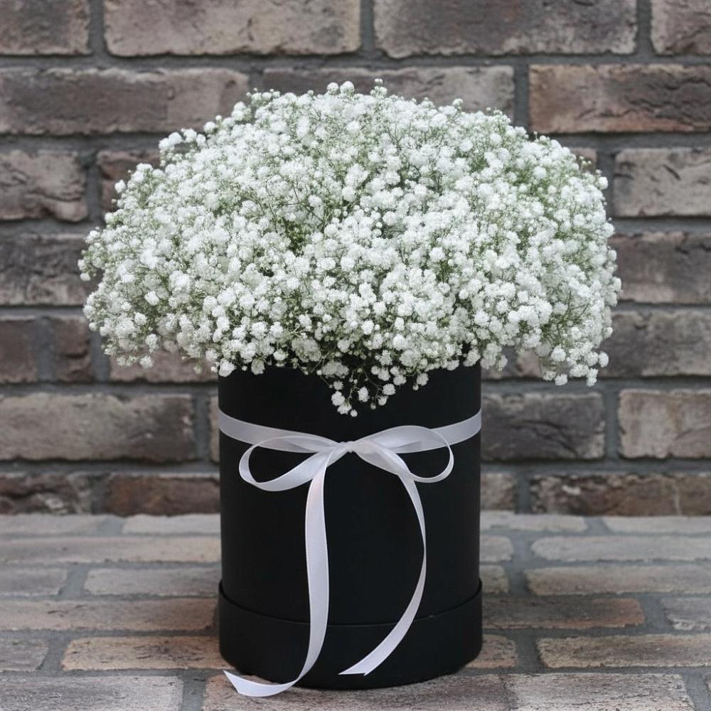 Цветочная композиция из Гипсофила в шляпной коробке в Копанской