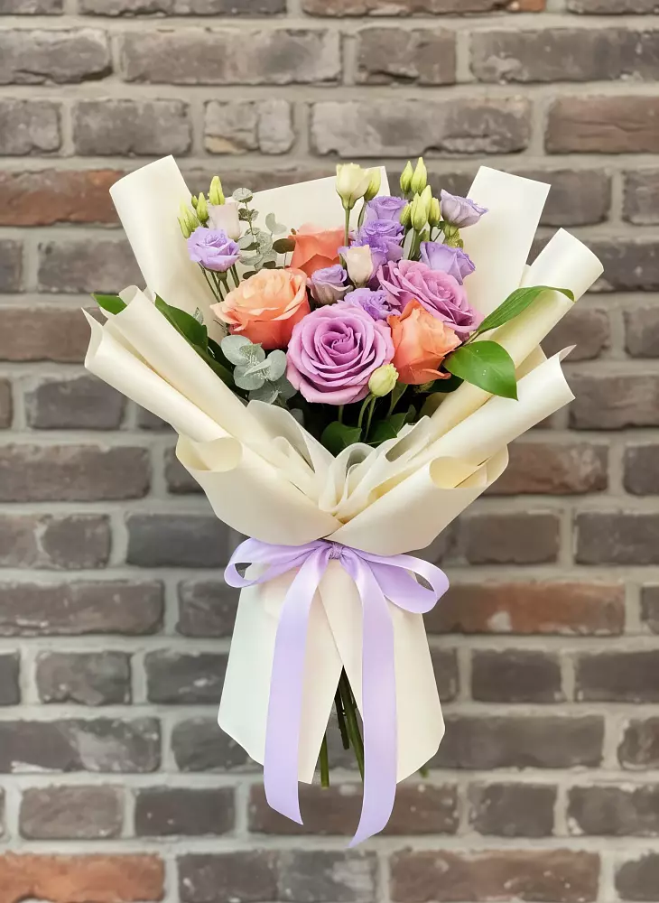 Букет цветов из: Лизиантусы и Розы в Копанской