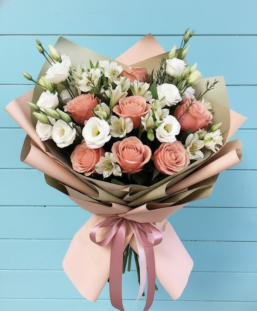 Букет цветов из: Розы, Альстромерии и Лизиантусы в Копанской