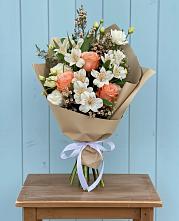 Букет цветов из:  Альстромерии, Лизиантусы, Розы и Хризантемы в Копанской