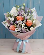 Букет цветов из:  Лизиантусы, Розы, Альстромерии и Гипсофила в Копанской