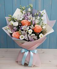 Букет цветов из:  Лизиантусы, Розы, Альстромерии и Гипсофила в Копанской