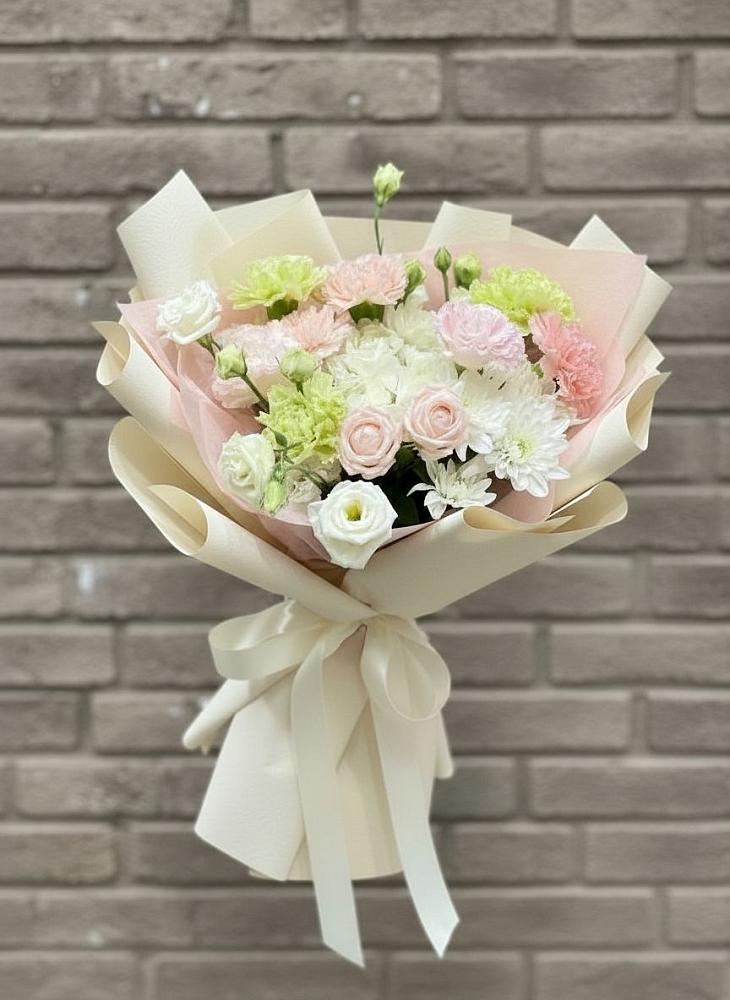 Букет цветов из: Гвоздики, Розы, Лизиантусы и Хризантемы в Копанской