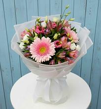 Букет цветов из:  Герберы, Альстромерии и Лизиантусы #REPLACE_PRED# Копанской