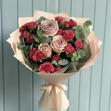Букет цветов из:  Гвоздики и Розы в Копанской