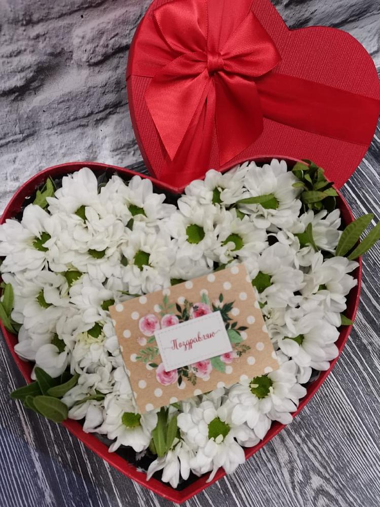 Цветочная композиция из Хризантемы в виде сердца в Копанской