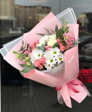 Букет цветов из: Розы, Лизиантусы и Хризантемы в Копанской