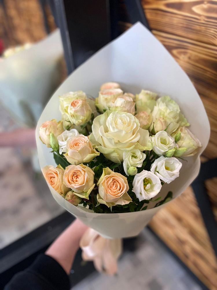 Букет цветов из: Розы и Лизиантусы в Копанской